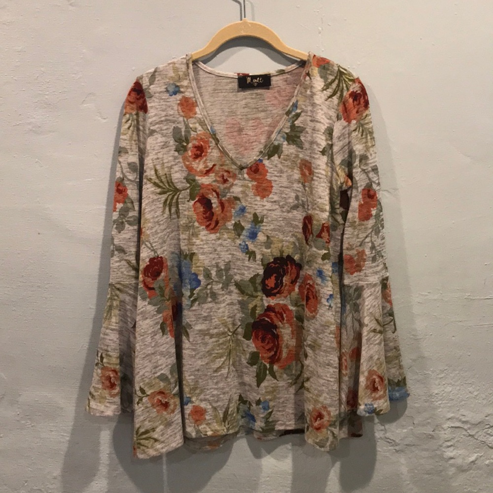 Floral bell sleeved thin sweater